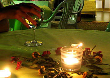 Kerzenschein im Bambuswald